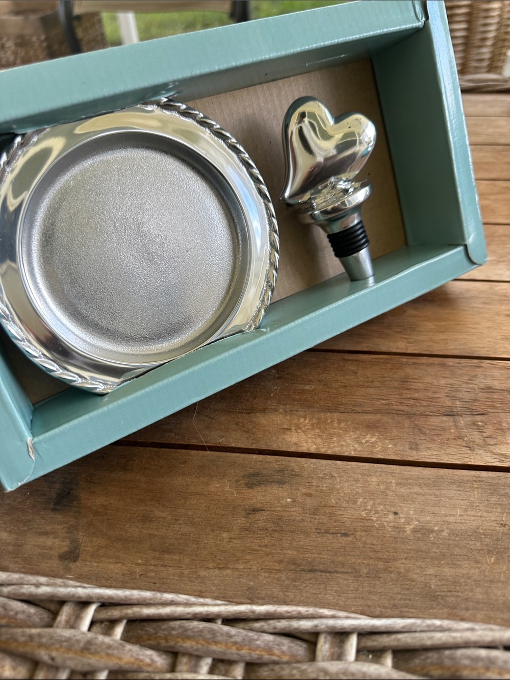 Mariposa Wine Plate & Bottle Stopper Gift Set